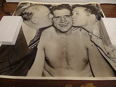 1940s Dispatch Photo News Kisses for a Battler Billy Con vs Joe Louis 020516ame